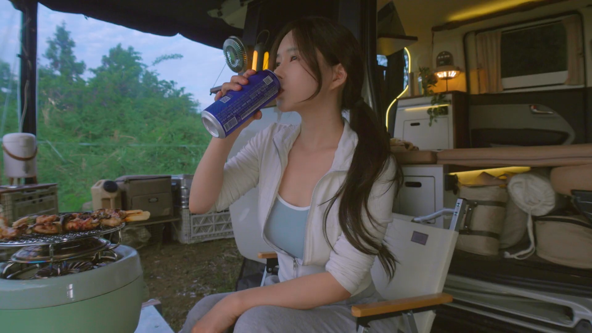 济南动物园为大熊猫华奥庆祝18岁生日